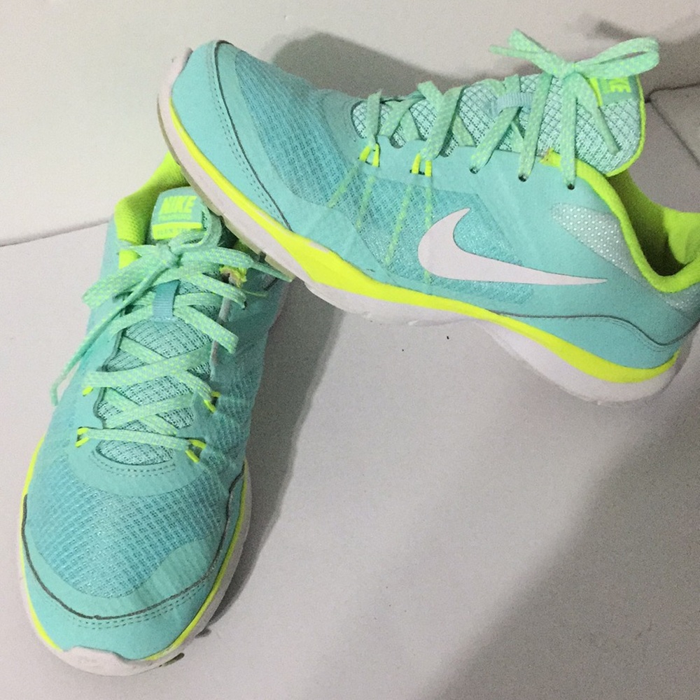 Nike Women’s training flex tr Aqua/ green